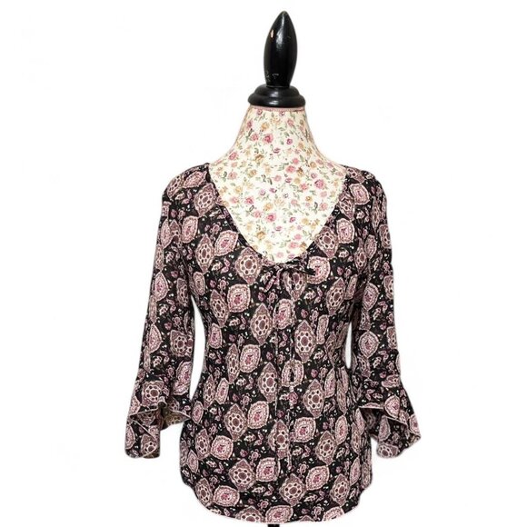 IZ Byer black & pink paisley blouse with ruffle sleeves, V-neck, & 3/4 length sl - Picture 1 of 3
